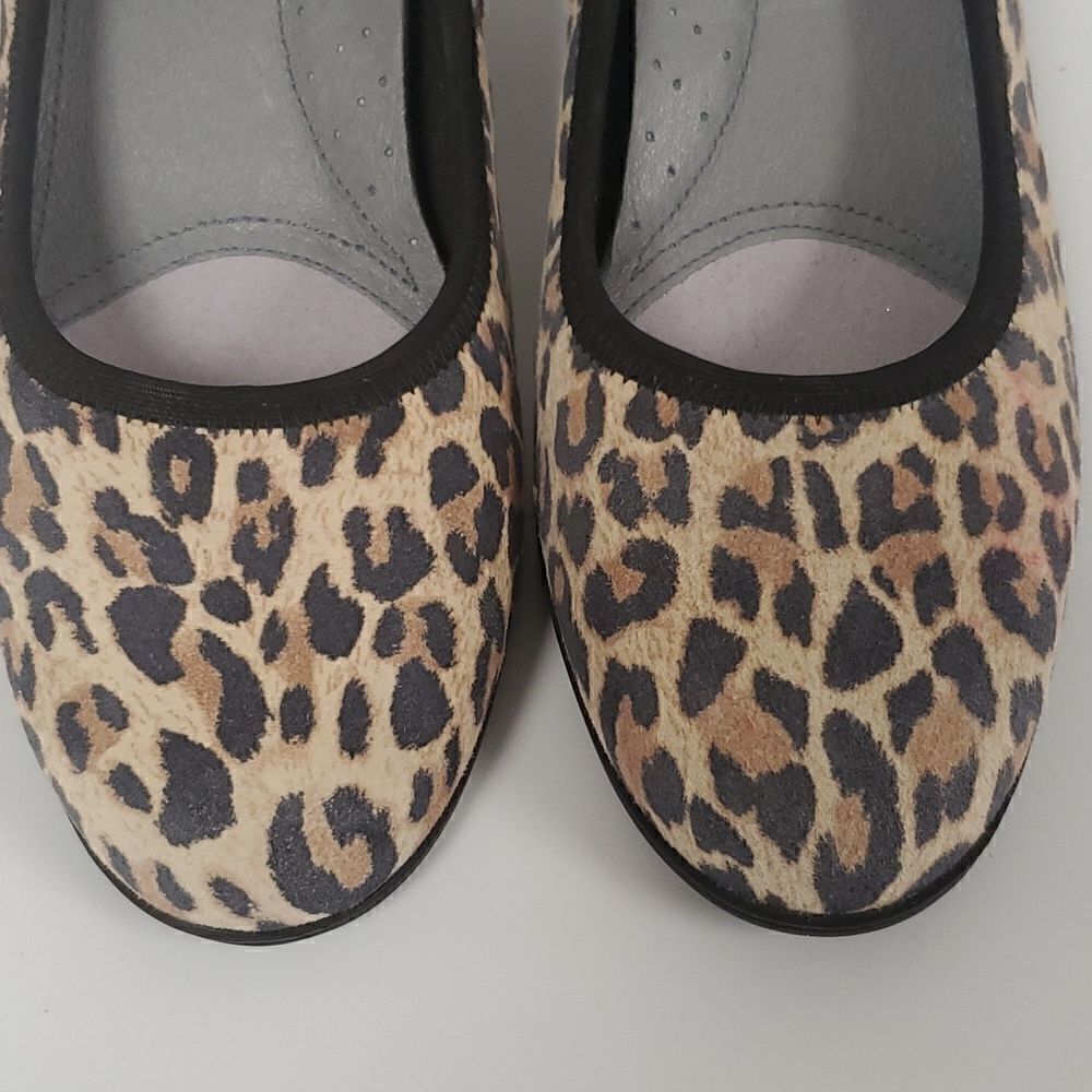 ARAVON Leopard Pumps - Size 8‎ - Picture 4 of 11